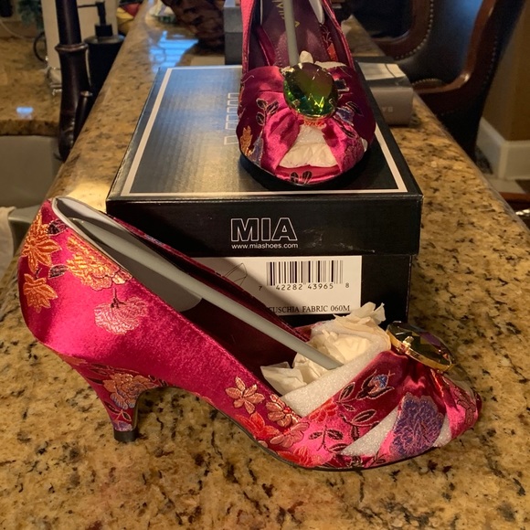 MIA Rock Candy Fuschia Fabric (NWT) - Picture 2 of 7